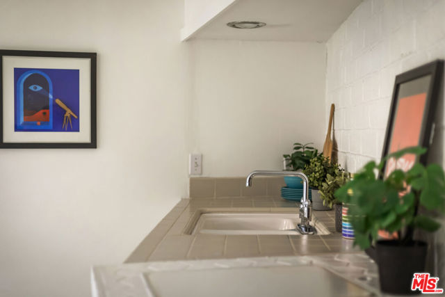 1943 Coolidge Avenue, Altadena CA: https://media.crmls.org/mediaz/45186d33-581a-4dcc-84cc-dcf76a8ead6e.jpg