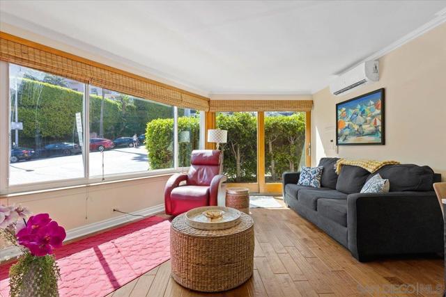 8040 Girard Ave, La Jolla CA: https://media.crmls.org/mediaz/4518805e-40fb-4905-b6cd-58f127f26f24.jpg