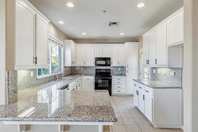 4714 Sandyford Court, Dublin CA: https://media.crmls.org/mediaz/45196386-9cf2-4d48-95de-60e9be2548db.jpg