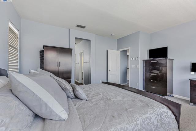 799 Ellerbrook St, Mountain House CA: https://media.crmls.org/mediaz/4519812a-77e4-433d-b615-de4d6dd31c10.jpg