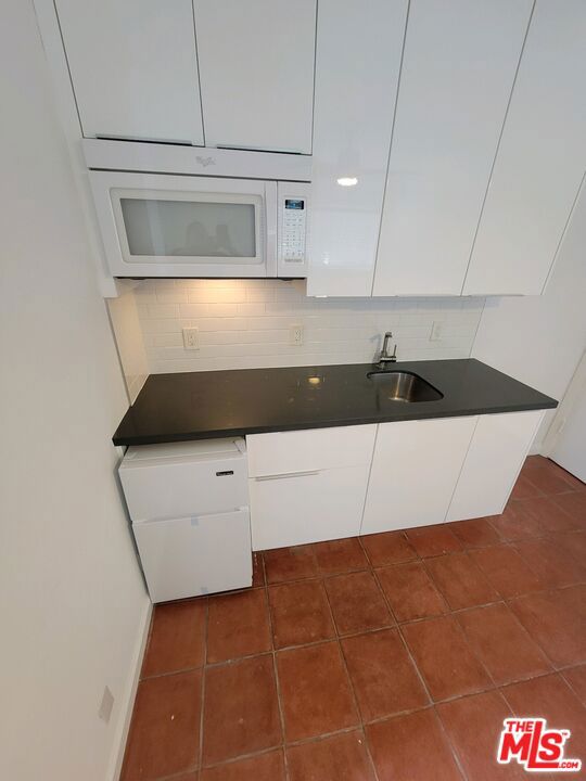 109 Brooks Avenue, Venice CA: https://media.crmls.org/mediaz/4519fa73-58a4-459e-9687-61432bab82e7.jpg