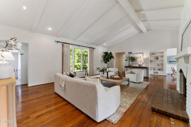 1400 Pasqualito Drive, San Marino CA: https://media.crmls.org/mediaz/451a1164-dad9-435d-9d04-eb71e4894f9c.jpg