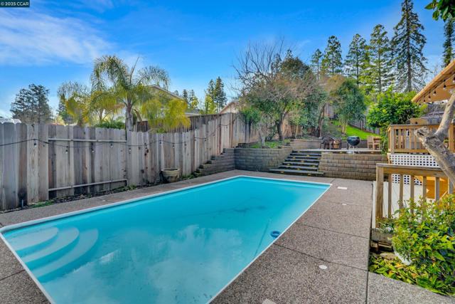 1274 Maywood Ln, Martinez CA: https://media.crmls.org/mediaz/451adf2a-8de6-4b51-b1da-6a18179a36eb.jpg