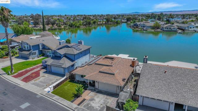 5260 Laguna Ct, Discovery Bay CA: https://media.crmls.org/mediaz/451b41a1-4239-45f8-85b3-686a59aa4f7a.jpg