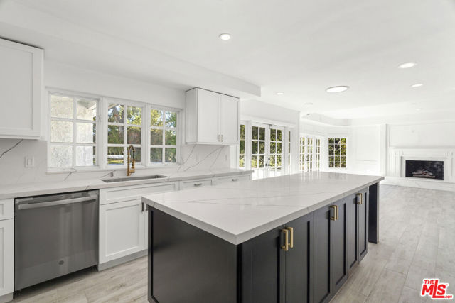 3217 Hutton Drive, Beverly Hills CA: https://media.crmls.org/mediaz/451bc5d7-4116-4a7f-bf1d-bfabad0e4a3f.jpg