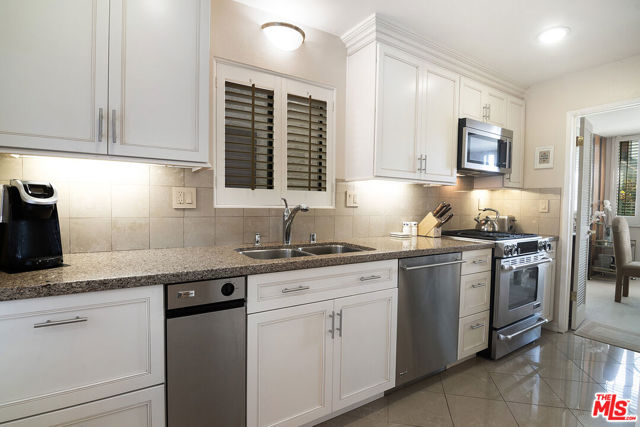 1621 Hilts Avenue, Los Angeles CA: https://media.crmls.org/mediaz/451c8c73-65ab-48db-aa7f-e90585fccc58.jpg