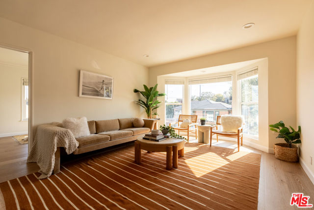 5018 Valleydale Avenue, Los Angeles CA: https://media.crmls.org/mediaz/451d8910-26f0-4ee8-a145-36385bdb8f0b.jpg