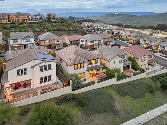 3885 Highpointe Ct, Dublin CA: https://media.crmls.org/mediaz/451ddcb4-7fc4-4986-a3eb-7333f4b7e5b9.jpg