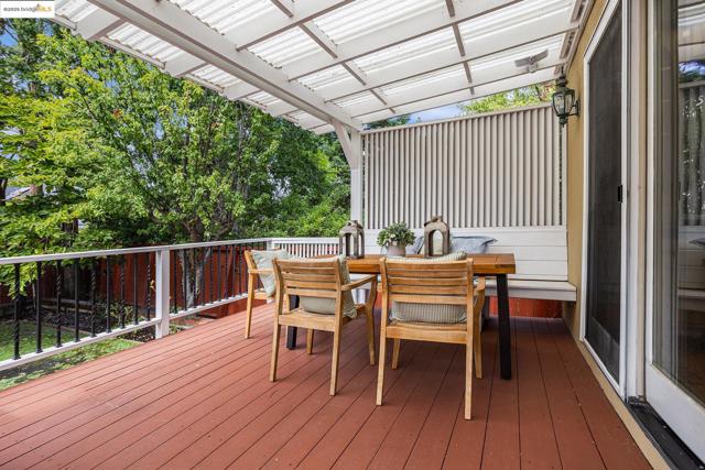 1415 Vancouver Ave, Burlingame CA: https://media.crmls.org/mediaz/451de4ba-48b1-4eca-a95b-da3f85e4d7e3.jpg