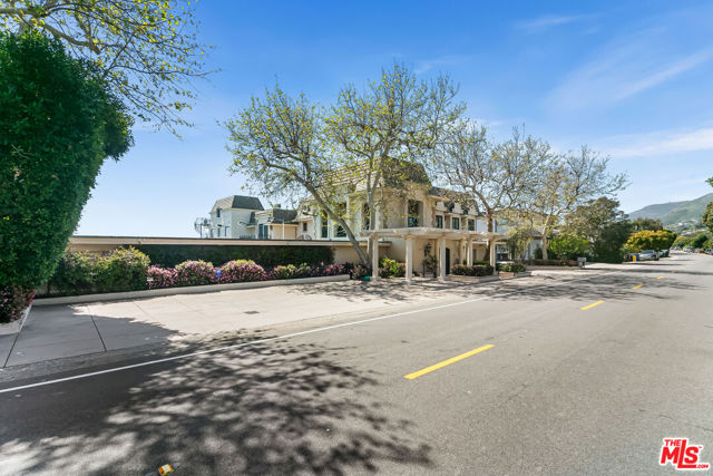 0 Broad Beach Road, Malibu CA: https://media.crmls.org/mediaz/451efb6d-49df-467e-b417-342860695ffe.jpg