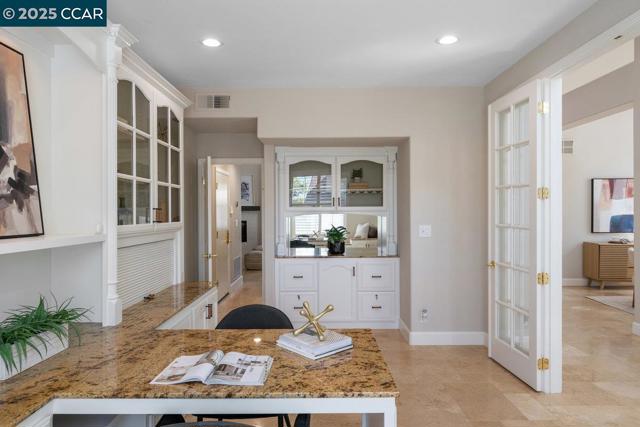 9662 Velvet Leaf Cir, San Ramon CA: https://media.crmls.org/mediaz/451f5756-72fc-405f-922f-b4a5e3f923b9.jpg