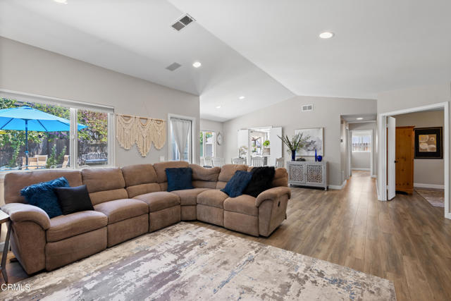 1684 San Joaquin Avenue, Ventura CA: https://media.crmls.org/mediaz/451f5806-d9a1-4ddf-9498-b95678be924c.jpg
