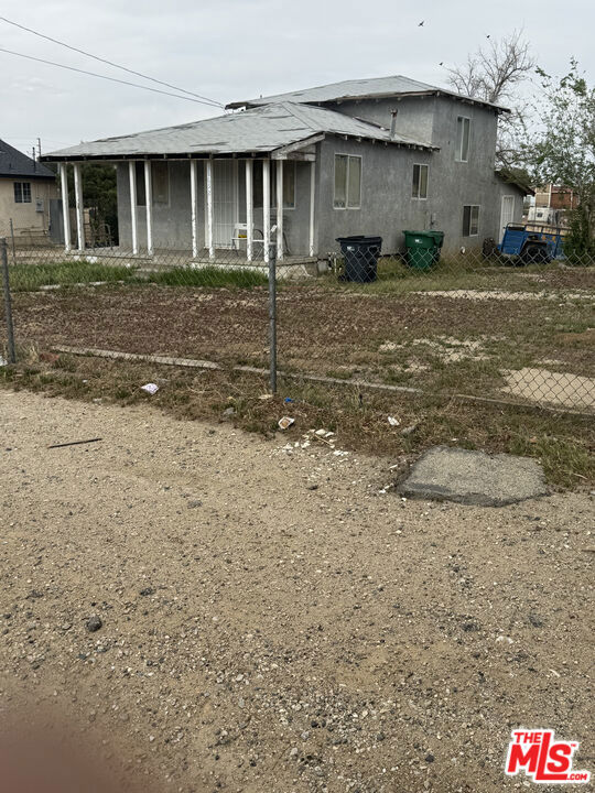 38652 9th Street, Palmdale CA: https://media.crmls.org/mediaz/451fc080-be4c-4cc6-83cd-955f44009f66.jpg