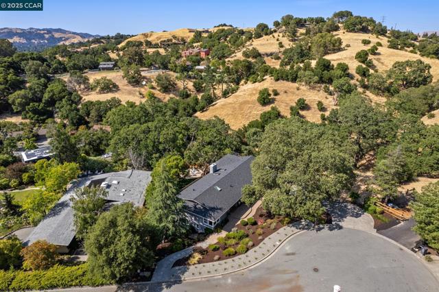 561 Morecroft Road, Lafayette CA: https://media.crmls.org/mediaz/452060eb-73c4-4a6a-9f6a-8425924a7e37.jpg