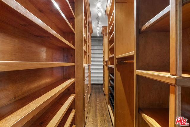 803 N Rexford Drive, Beverly Hills CA: https://media.crmls.org/mediaz/452091b6-d44c-4e2b-b0f0-8fc51e1a5487.jpg