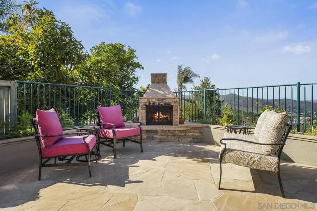 11506 Village Ridge Rd, San Diego CA: https://media.crmls.org/mediaz/4521204f-00d6-476e-bf12-868a4cff4d02.jpg