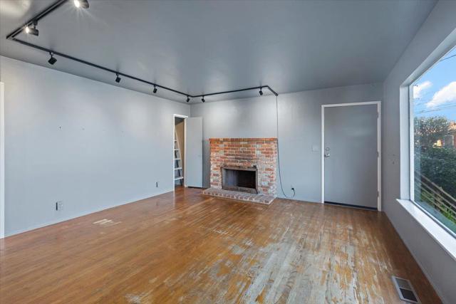 268 Olympian Way, Pacifica CA: https://media.crmls.org/mediaz/45213239-1f33-44b7-bdbd-b2155f65c032.jpg