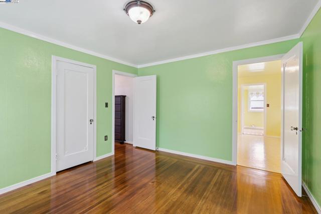 11768 Main St, Sunol CA: https://media.crmls.org/mediaz/45218273-cc56-4dbc-bbeb-dd2522620a22.jpg