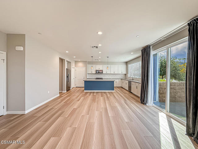 1953 Cottage Drive, Simi Valley CA: https://media.crmls.org/mediaz/4521bf46-d99d-44ca-9ebb-bfd8aacd6094.jpg