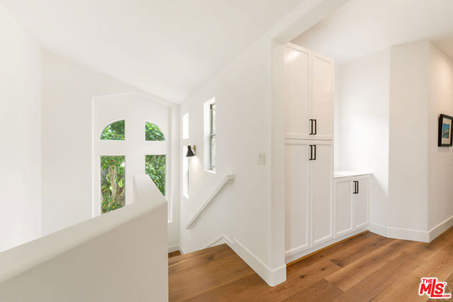 6453 Zuma View Place, Malibu CA: https://media.crmls.org/mediaz/45229833-191a-4ec8-9ea2-f0c73cbb2cb5.jpg