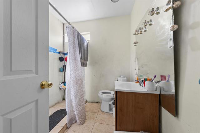 206 212 S 35th, San Diego CA: https://media.crmls.org/mediaz/4522a60d-bb6b-4c34-a9e8-827b3254f45c.jpg