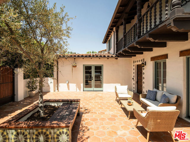2248 Kenilworth Avenue, Los Angeles CA: https://media.crmls.org/mediaz/4522f3fd-8df9-4ae6-bc8c-dbe7c713b5f1.jpg