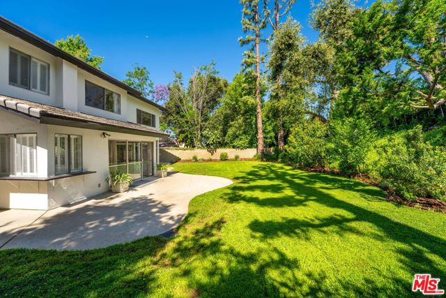 22619 Town Crier Road, Calabasas CA: https://media.crmls.org/mediaz/4522fd9b-1456-4995-bac5-94de6cd325b1.jpg