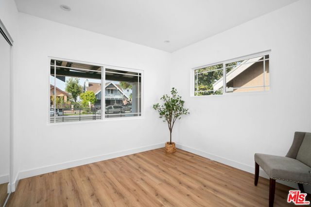 1050 W 48th Street, Los Angeles CA: https://media.crmls.org/mediaz/4523752e-87c2-47dd-99ff-ae967d500a12.jpg