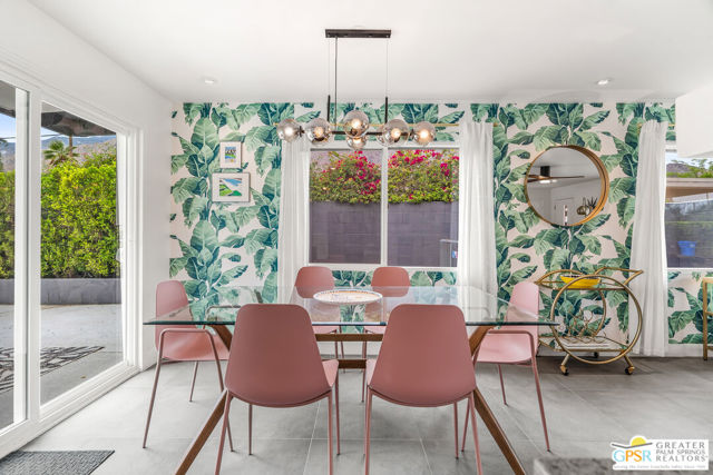 281 E Ocotillo Avenue, Palm Springs CA: https://media.crmls.org/mediaz/4523a57a-c71d-4e7f-ab47-a596072d1be3.jpg