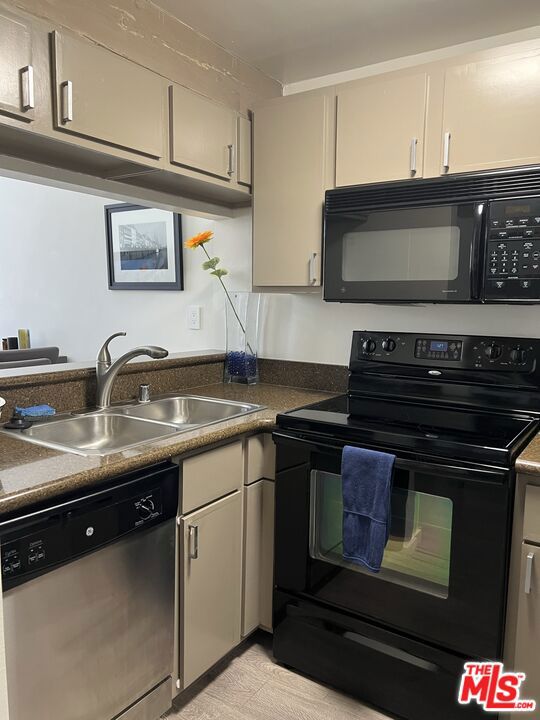 1440 Veteran Avenue, Los Angeles CA: https://media.crmls.org/mediaz/4523ac14-8208-4912-bd1d-cc7e094fdb03.jpg