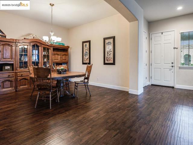 10 Da Vinci Ct, Oakley CA: https://media.crmls.org/mediaz/4523ba73-2d84-428b-9395-df5d7d38b0d0.jpg