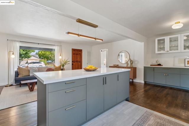 Image 15 of 60 For 2069 Horne St