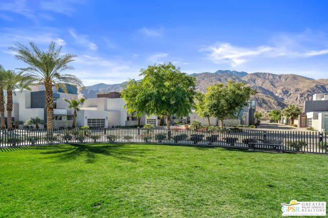 431 Suave Lane, Palm Springs CA: https://media.crmls.org/mediaz/452441a2-149b-493a-902d-ffc0eeacc951.jpg