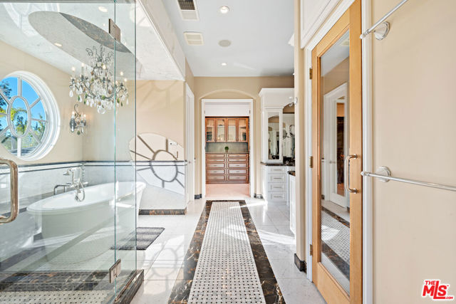 2428 Oak Canyon Place, Escondido CA: https://media.crmls.org/mediaz/4524aa25-5fb9-454d-8292-162c161713f5.jpg