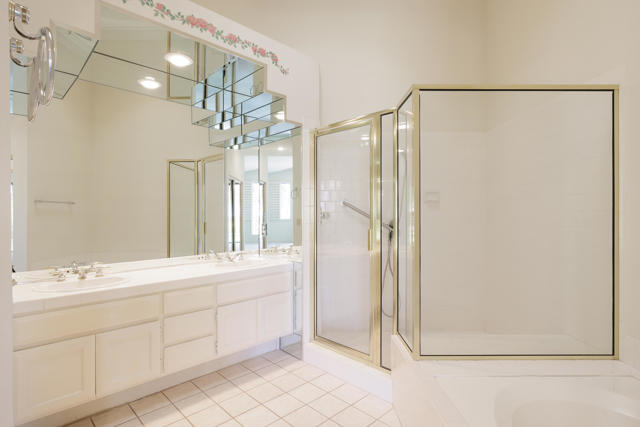 106 Celano Circle, Palm Desert CA: https://media.crmls.org/mediaz/4524c181-6955-45cb-98aa-c05bbe0b6865.jpg