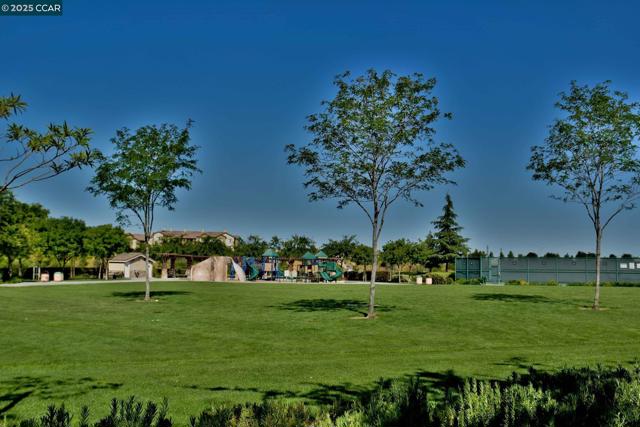 12004 Harcourt Wy, San Ramon CA: https://media.crmls.org/mediaz/45251f61-b51d-4d1d-ae85-922d40a20fcc.jpg