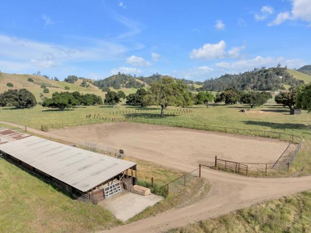 770 Limekiln Road, Hollister CA: https://media.crmls.org/mediaz/4525a0de-db42-4583-982e-025f61829b94.jpg