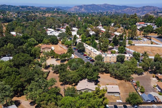 1453 OLIVEWOOD LN, Alpine CA: https://media.crmls.org/mediaz/4525c8bf-2af9-4752-bf57-24145ada4d96.jpg