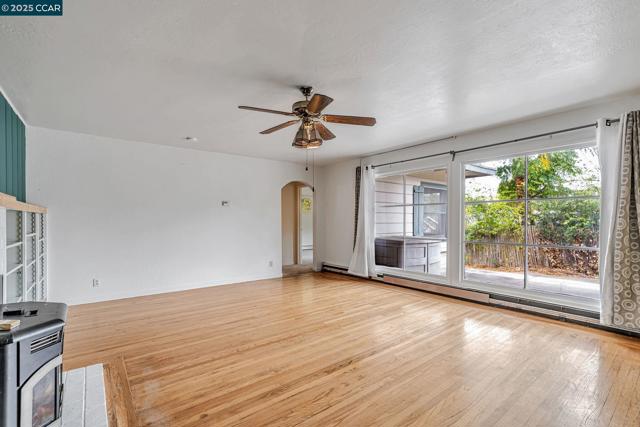 2435 Lunada Ln, Alamo CA: https://media.crmls.org/mediaz/4525ccdf-8d3b-4710-b1c8-abb6a61dd620.jpg