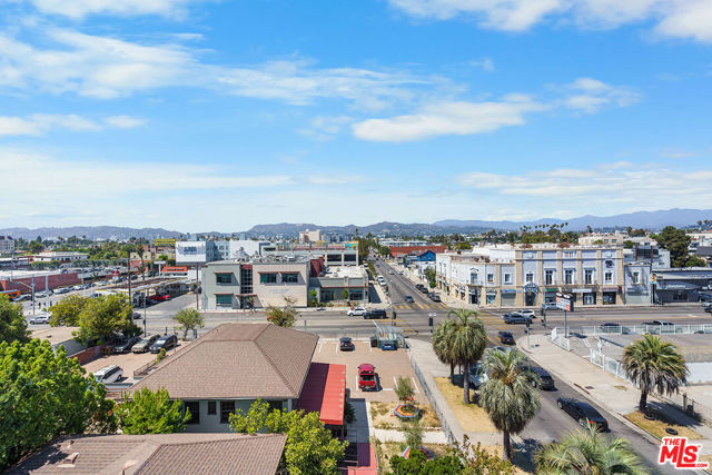 321 Oxford Avenue, Los Angeles, California 90010, 3 Bedrooms Bedrooms, ,2 BathroomsBathrooms,Condominium,For Sale,Oxford,24422259