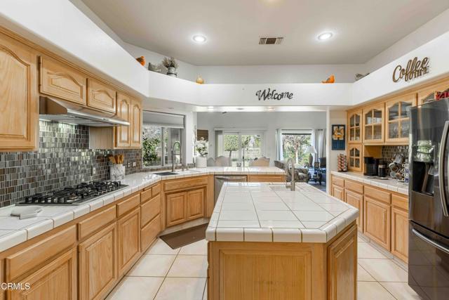 4205 Palisades Circle, Bakersfield CA: https://media.crmls.org/mediaz/452633d9-fb37-4feb-9acf-542d2b7df8ff.jpg