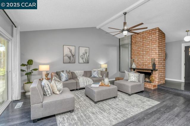 1821 Alicante Ct, Concord CA: https://media.crmls.org/mediaz/45263c9c-c550-43e3-b7f2-e2d5b7ab781b.jpg