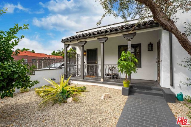 535 North Poinsettia Place