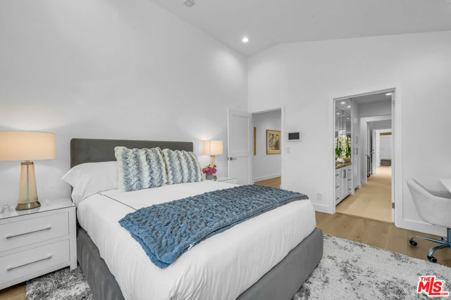 Image 38 of 43 For 2620 Grand Canal