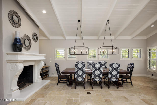 4525 Rayburn Street, Westlake Village CA: https://media.crmls.org/mediaz/4526e9a6-d09e-4e39-b0f0-78989981a41d.jpg