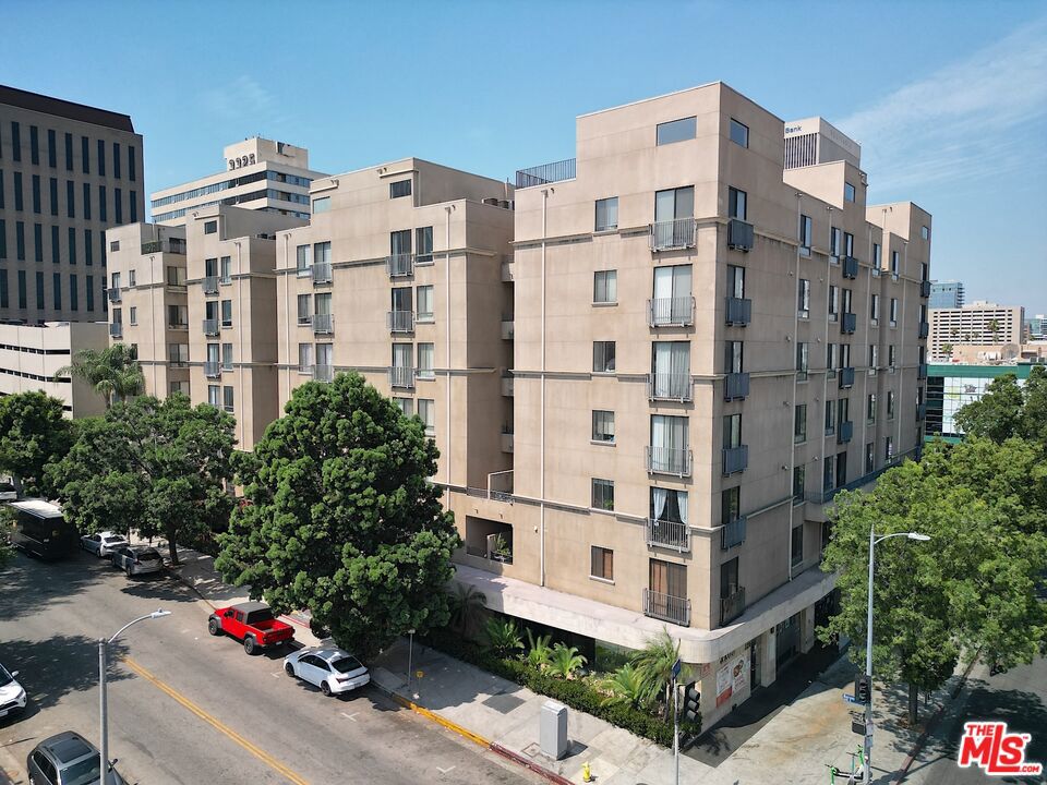 625 S Berendo Street #310