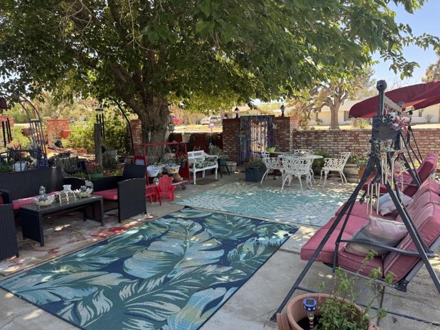 7585 Joshua Lane, Yucca Valley CA: https://media.crmls.org/mediaz/4527c05e-89fa-403b-a255-efd3a2e4180b.jpg