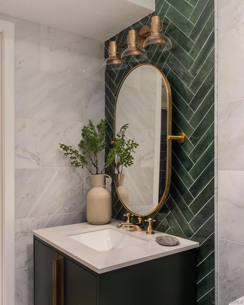 https://media.crmls.org/mediaz/4527d954-10cb-4d5a-a116-79c8177176ad.jpg?preset=X-Large