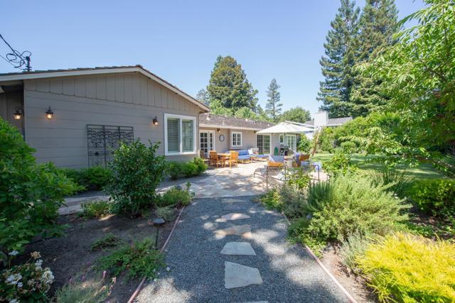 1360 Elder Avenue, Menlo Park CA: https://media.crmls.org/mediaz/45284c0b-1990-4ca5-aa36-c444b4661fb1.jpg