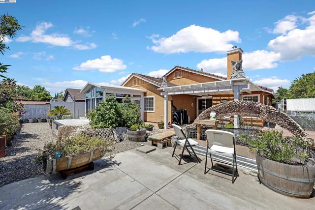 6997 Foxtail Dr, Livermore CA: https://media.crmls.org/mediaz/452859cd-7961-4065-8f13-a34584bf3945.jpg